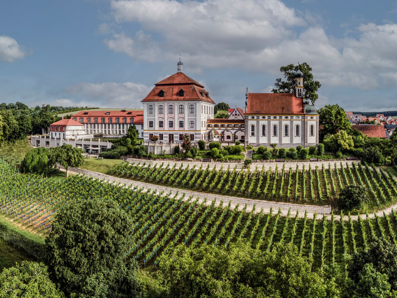 Rokoko-Schloss Leitheim mit seiner Kirche